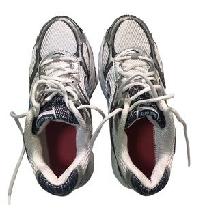 Saucony Grip cohesion 3 White Navy & Blue women’s size 8 1/2